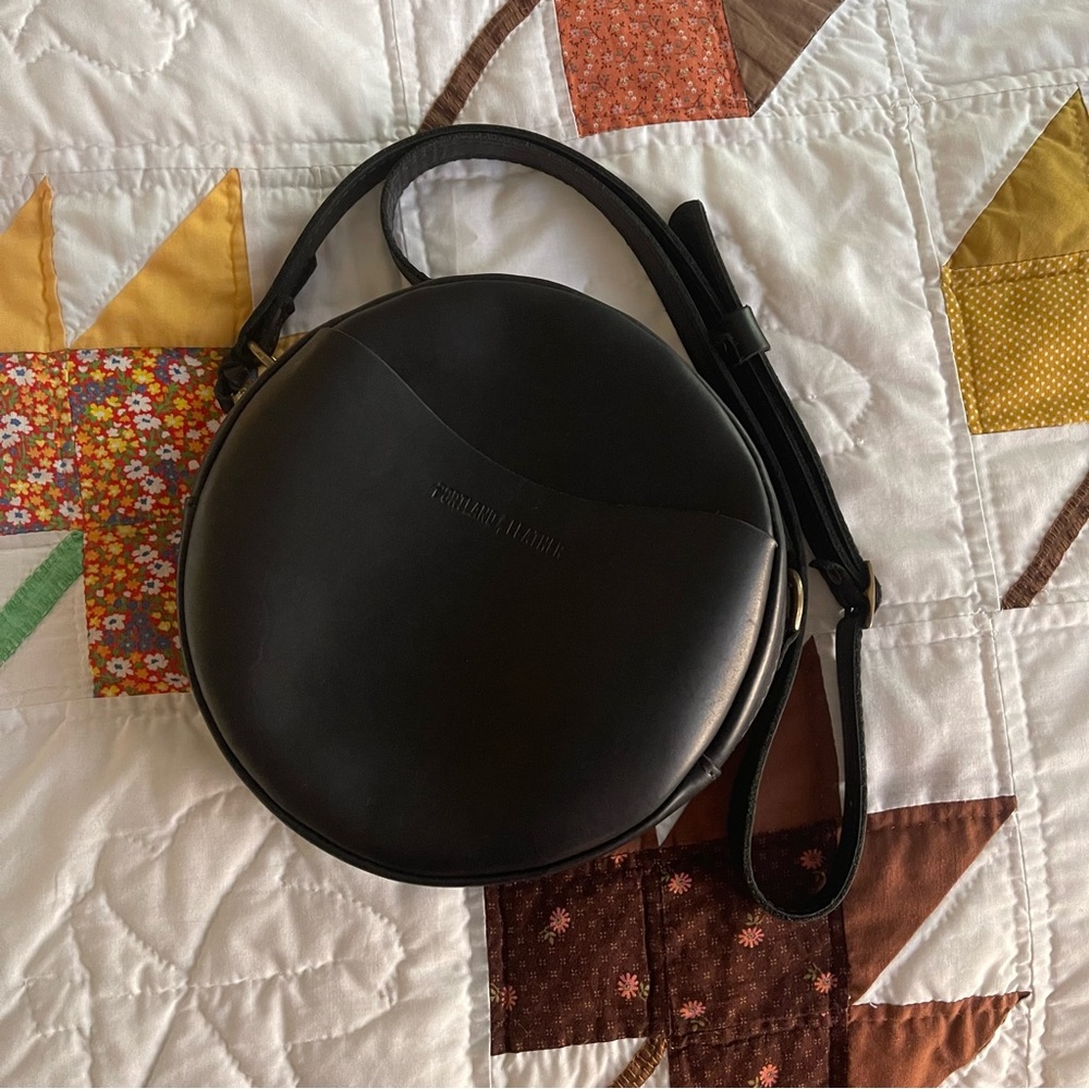 Portland Leather Circle Bag - Large